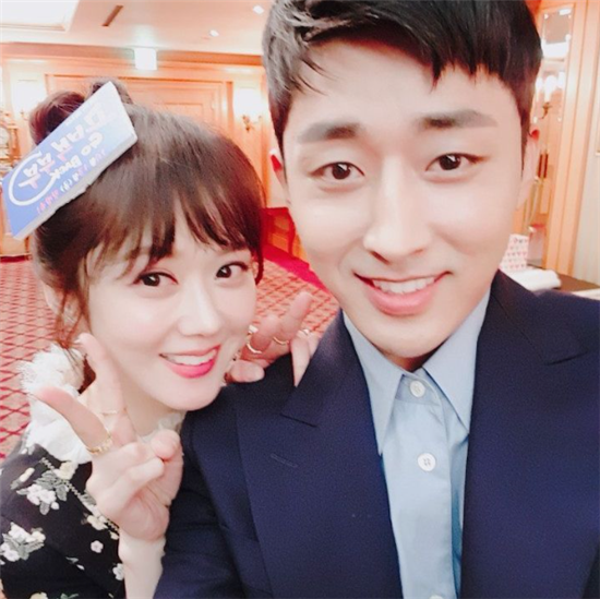 ‘고백부부’ 장나라X손호준, 셀카 공개…드라마 밖에서도 케미 폭발