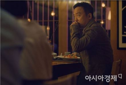 무기 강화 실패로 자신을 욕하는 손님 때문에 기침하는 김택진 대표