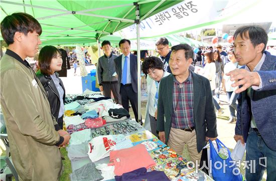 윤장현 광주시장, 제14회 빛고을 나눔장터 참석