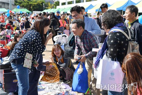 윤장현 광주시장, 제14회 빛고을 나눔장터 참석