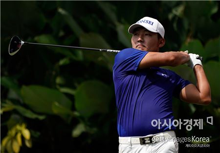 강성훈 '톱 3'…페레스 "내가 얼리 버드"