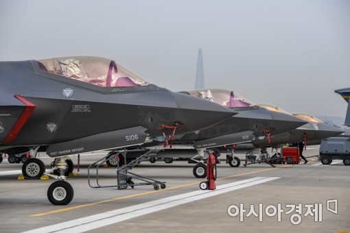 [포토]미국 스텔스 전투기 'F-35A, F-22'