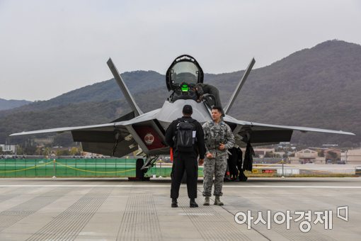 [포토]시험비행 준비하는 F-22