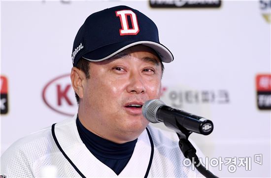 [포토]김태형 감독, '김경문 감독과 10년 동안 계속 만나고 싶다'