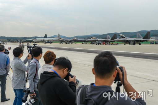 [포토]'서울 ADEX 2017' 'F-22, F-35A' 선보여