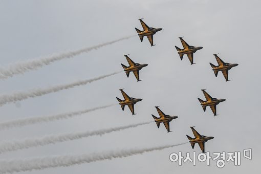 [포토]다이아몬드 대형 선보이는 블랙이글스