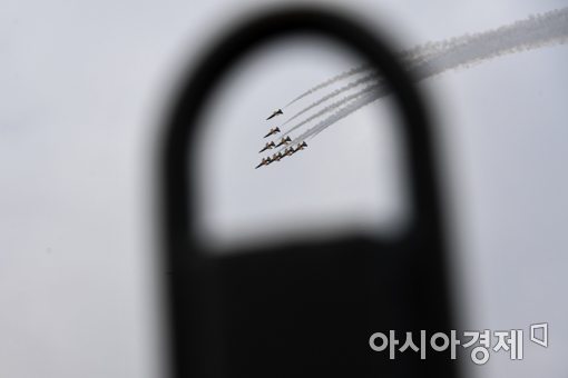 [포토]멋진 비행 선보이는 '블랙이글스'