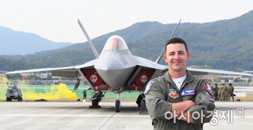 [포토]F-22 랩터 조종사 인터뷰
