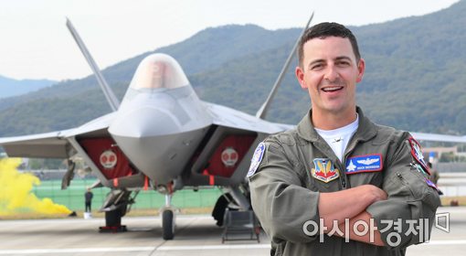 [포토]F-22 조종사 인터뷰