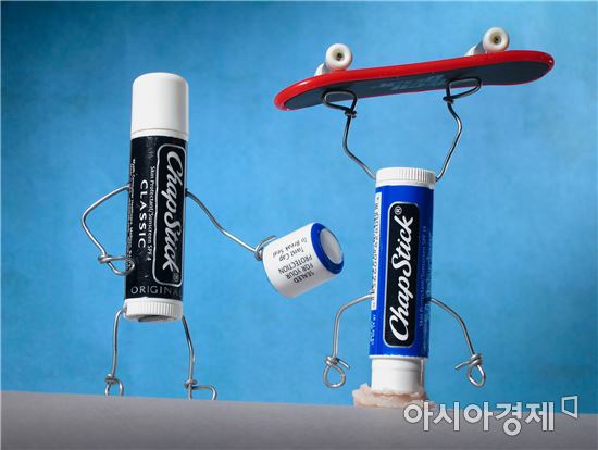 헬멧 착용하기 (This Chap Sticks the Landing) 
