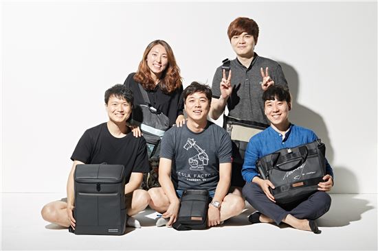 최이현 모어댄 대표(중앙)와 직원들 모습.