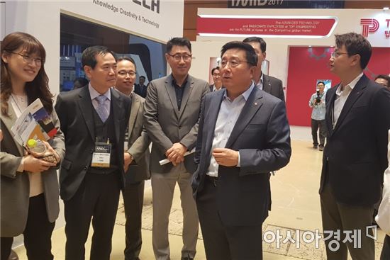 한상범 LGD 부회장 "삼성과는 건설적 경쟁관계"