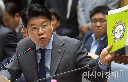 장제원 "영원히 국회의원하시라"…정우택 "예산 뒷거래 사실무근" 