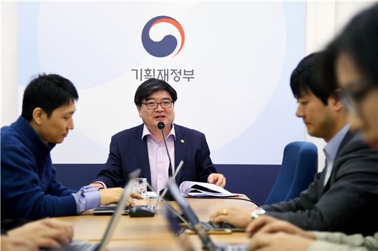 文정부 철학 담은 80개 재정사업, A~Z까지 중점관리