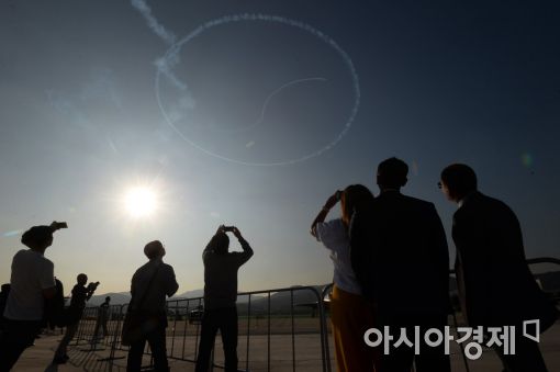 [포토]서울 하늘에 그린 태극문양