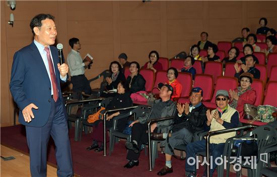 윤장현 광주시장, 빛고을노인건강타운 배식봉사