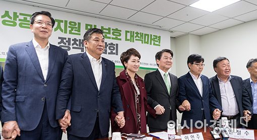 [포토]소상공인 만나는 안철수 대표