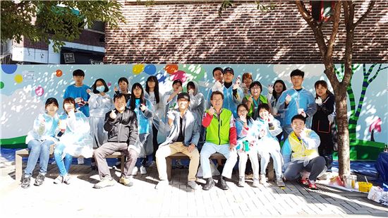 관악구, 그림천사 자원봉사자들과 함께 벽화 조성