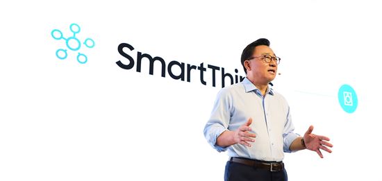19일 삼성개발자콘퍼런스에서 고동진 무선사업부장(사장)은 IoT 플랫폼을 '스마트싱스'로 통합한다고 발표했다. 