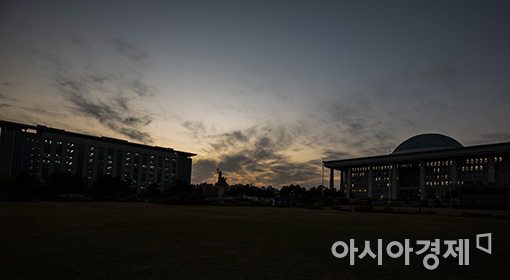[포토]늦은시간 계속되는 국정감사
