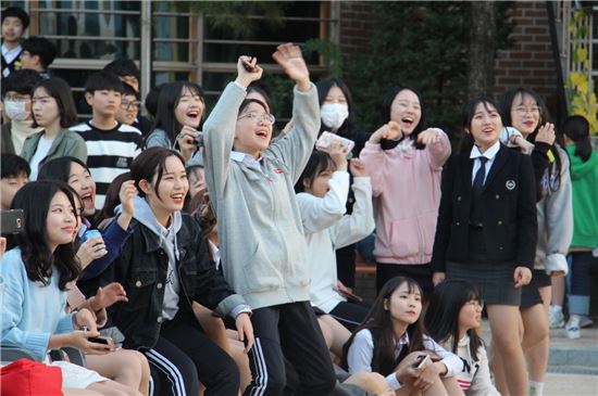 성북 미래 되너미고개서 끼 펼치다