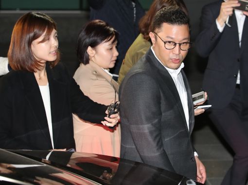 검찰 조사받고 나오는 MB 아들 이시형씨 / 사진=연합뉴스