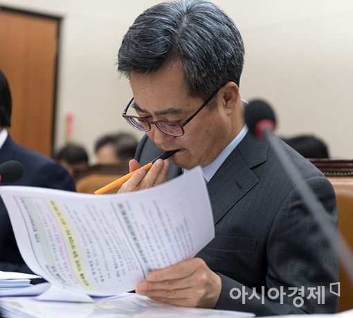 [2017국감]김동연 "법인세 인상 제한적…정치적 목적 상관없어"
