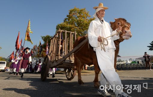 [포토]마포나루 새우젓 축제에 등장한 황소