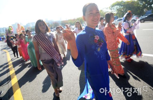 [포토]마포나루 새우젓 축제 참가한 외국인들