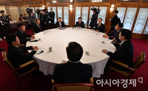 文 대통령 "공론화 과정 사회적 갈등 해결 모델 되길"