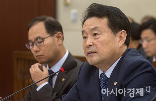 [포토]답변하는 김태년 중앙선관위 사무총장