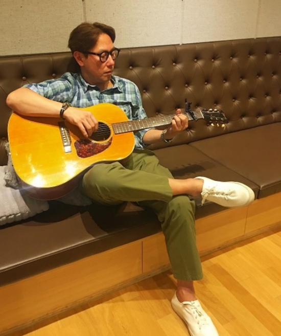 '윤종신'이 연말 공연 취소하고 벌인 일…"세계 최초 취소쇼"