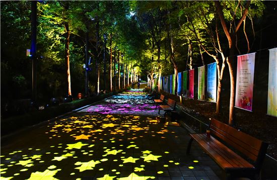 [포토]환상의 용마폭포공원 야간 조명