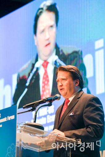 [포토]마트 내퍼 주한민국대사 대리 환영사