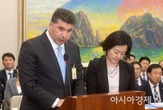 답변하는 카허 카젬 GM사장