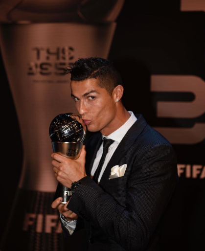 호날두, ‘FIFA 올해의 선수상’ 2년 연속 수상에 “환상적인 기분”