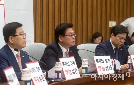 모두발언하는 정우택 원내대표