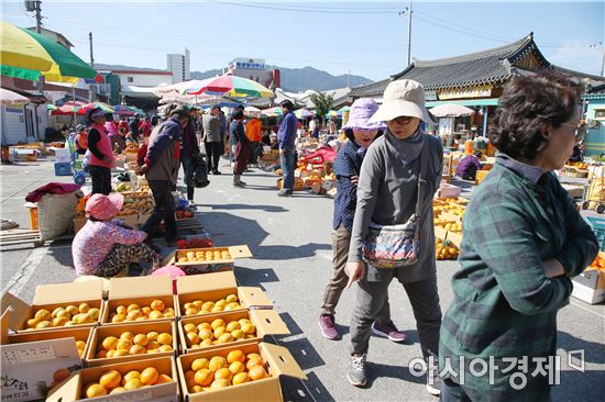 구례군, “구례 감”직거래 장터 운영