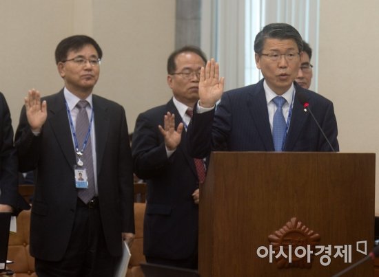 국정감사 증인선서하는 은성수 수출입은행장