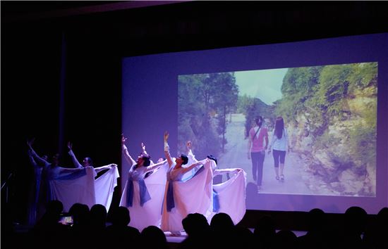 탈북민과 함께하는 어울림 콘서트에서 에클레시아 워십선교단이 공연하는 모습. 사진=탈북민사랑나눔운동본부