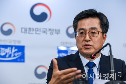 [포토]가계부채 종합대책 발표하는 김동연 경제부총리