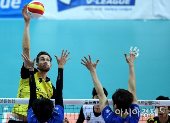 [포토]스파이크 공격하는 브람