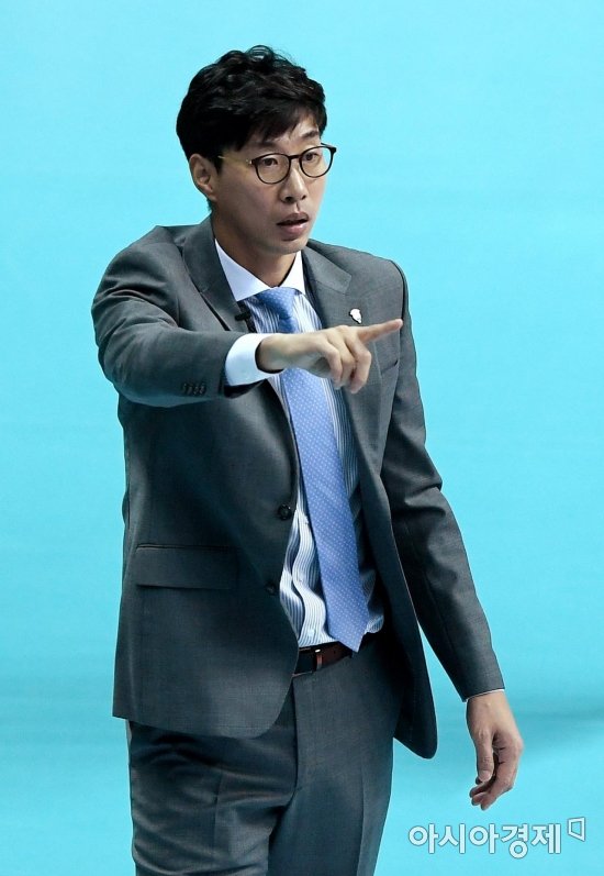 [포토]선수들 독려하는 김세진 감독