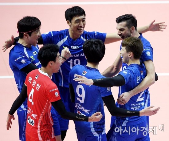 [포토]득점 환호하는 대한항공 가스파리니