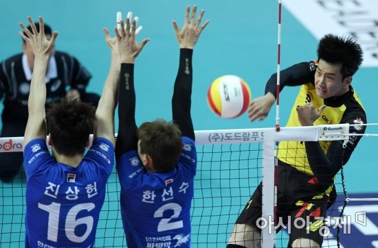 [포토]송명근, '블로킹 뚫었어'