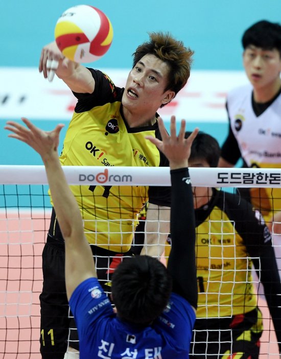 [포토]속공 시도하는 박원빈