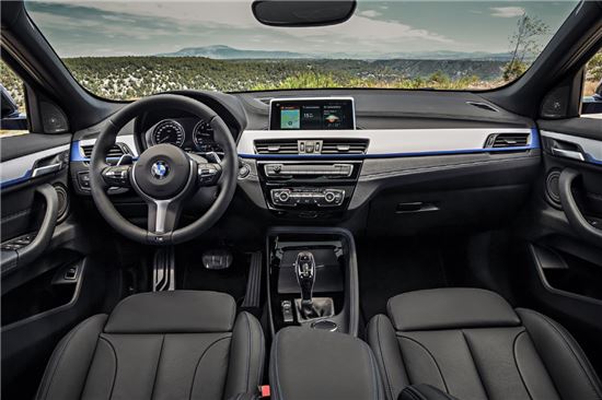 BMW 뉴X2 실내