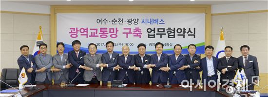 3년이 넘도록 진전이 없던 전남 여수와 순천, 광양시의 광역 시내버스가 내년부터 전격 개통된다.