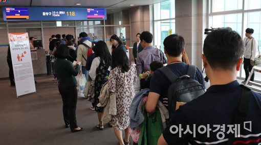[포토]보안인터뷰 강화된 미국행 여객기