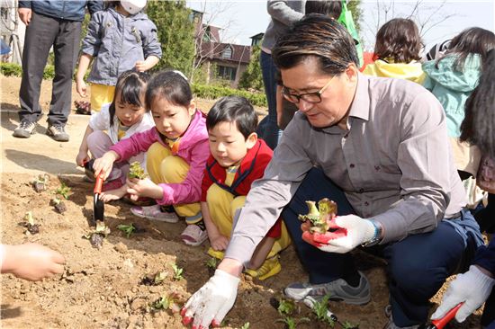 관악구 '텃밭 작은콘서트' 열어 